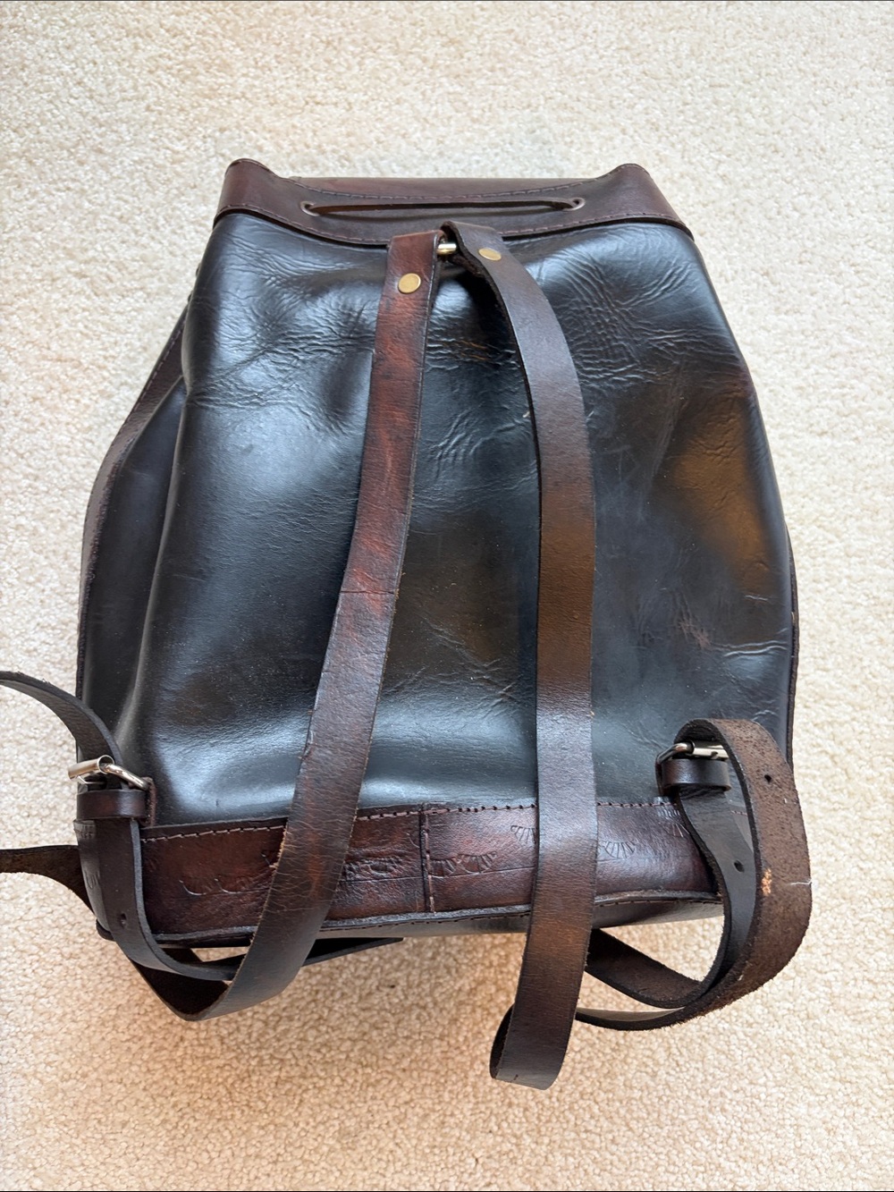 Small 100% leather unbranded black and dark brown backpack - Picture 4 of 6